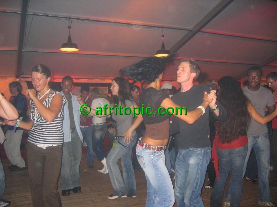 ../Images/afw2006c 670.jpg